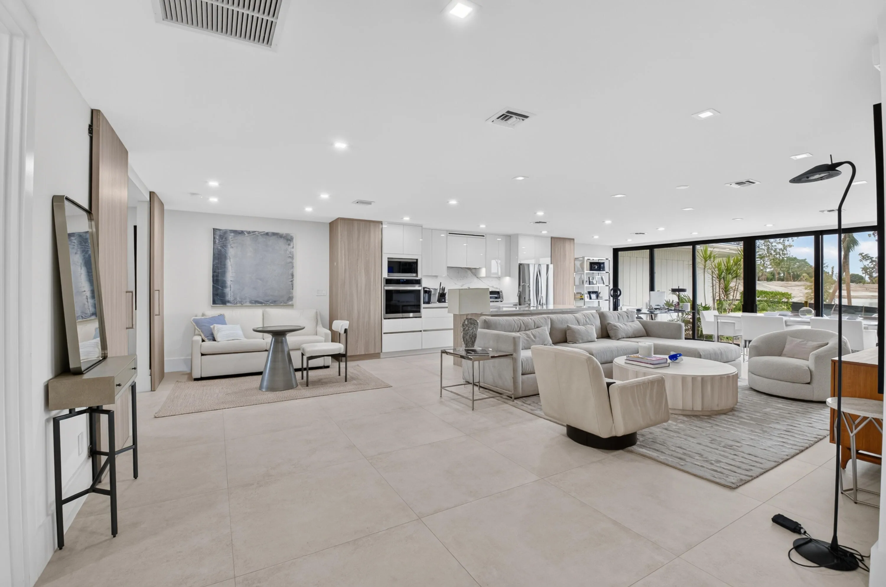 OPEN FLOOR PLAN