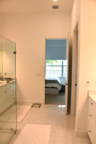2 double sinks in bathroom