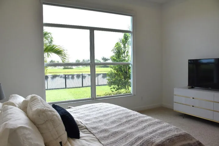 primary bedroom w view
