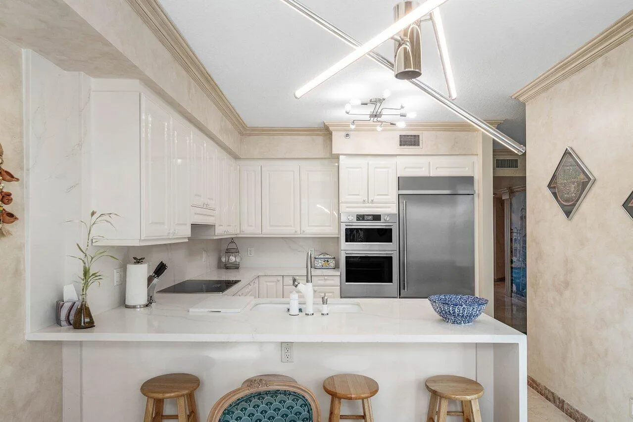 BREAKFAST BAR
