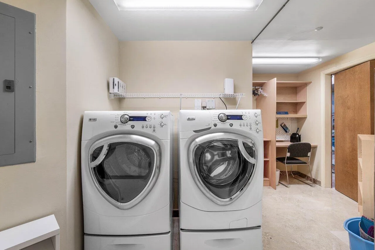 LAUNDRY ROOM
