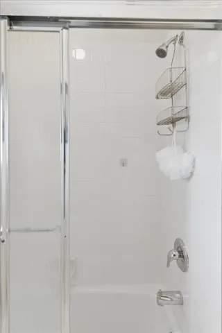 Second Bedroom Tub/Shower Combo