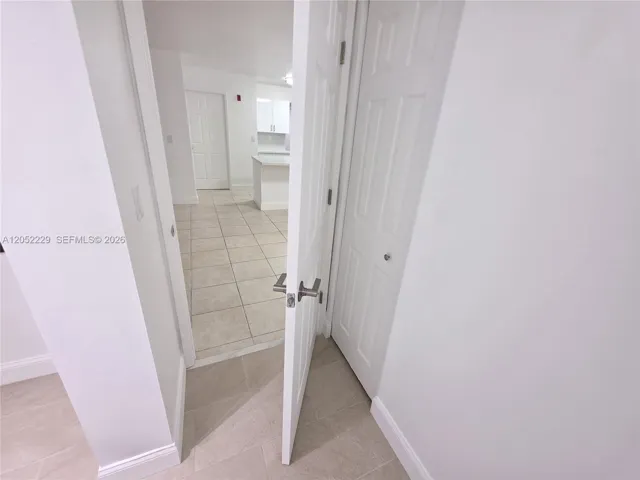 Master Bedroom Entrance and Linen Closet