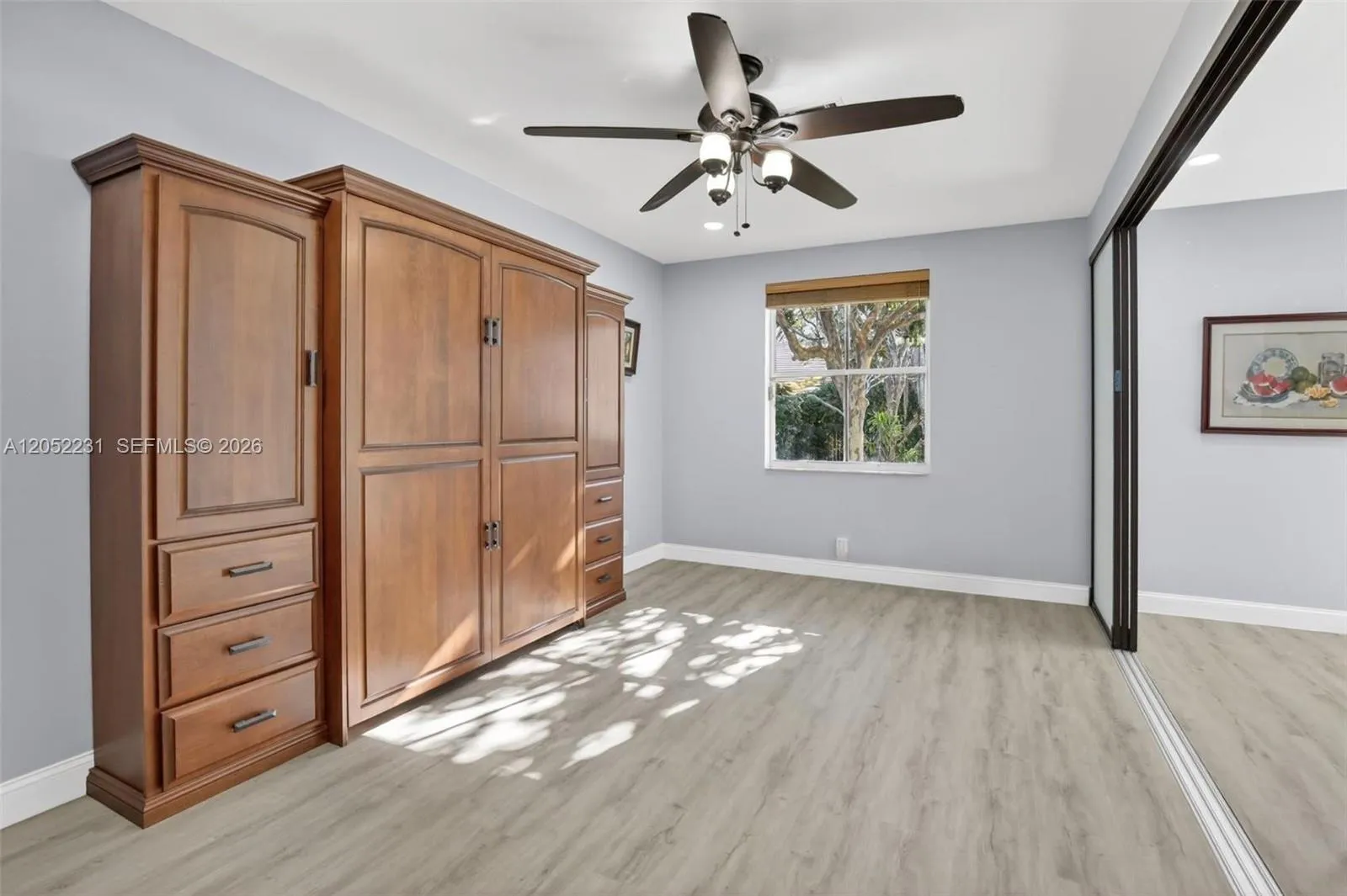 Bonus room first floor(5th bed/office)
