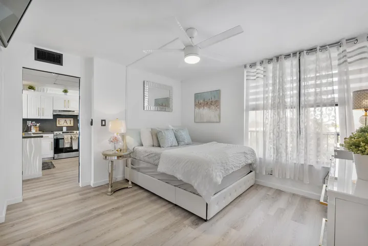 13 Royal Palm Way u503_002
