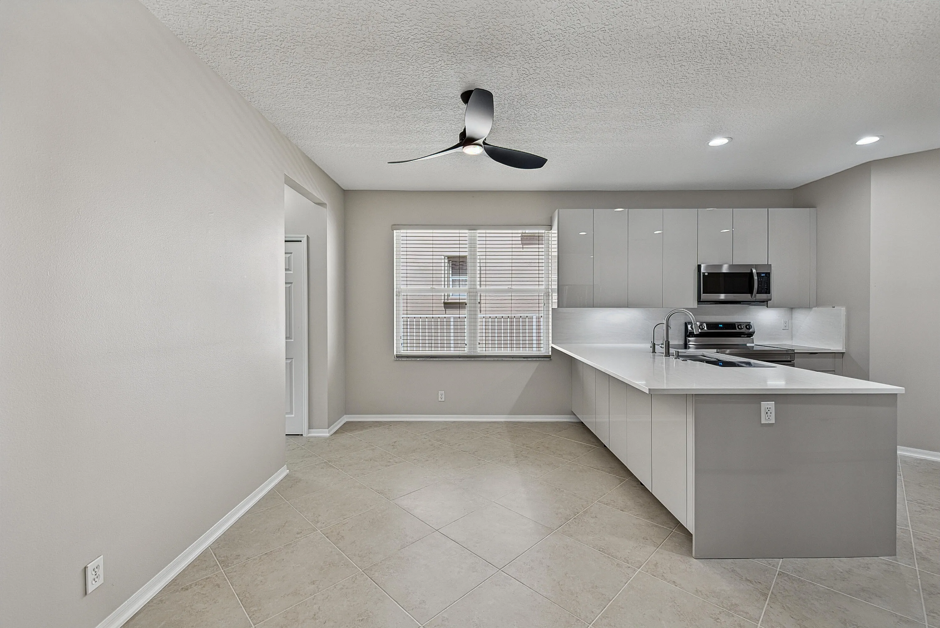 Eat in Kitchen area