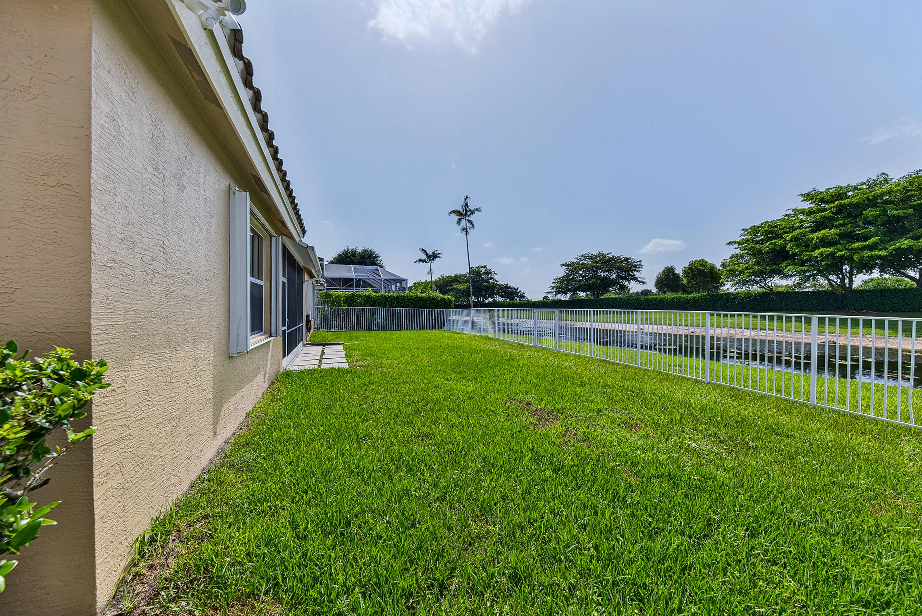side Fenced in yard