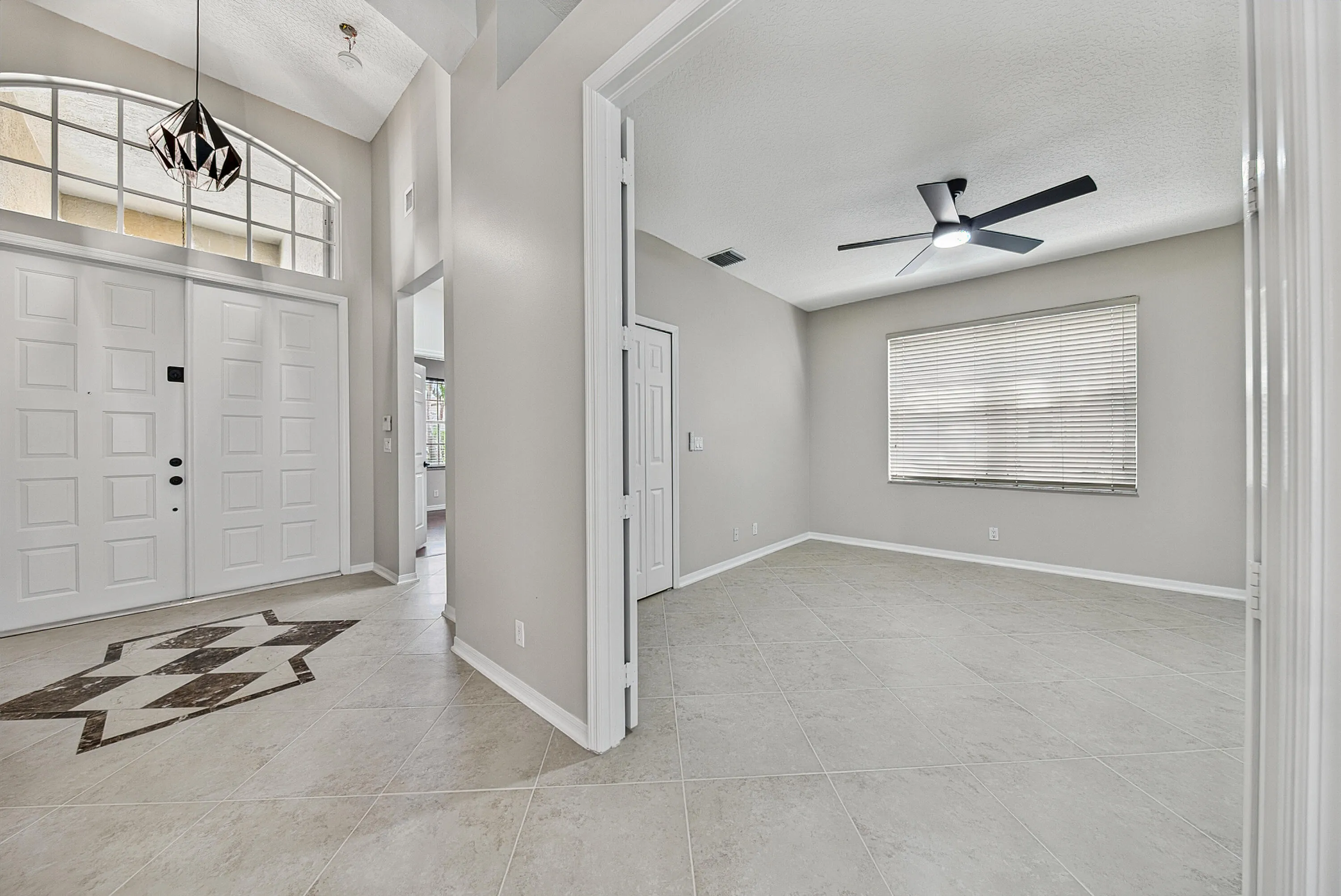 Foyer leading into 3rd bedroom/ library/ office Has double door Entry