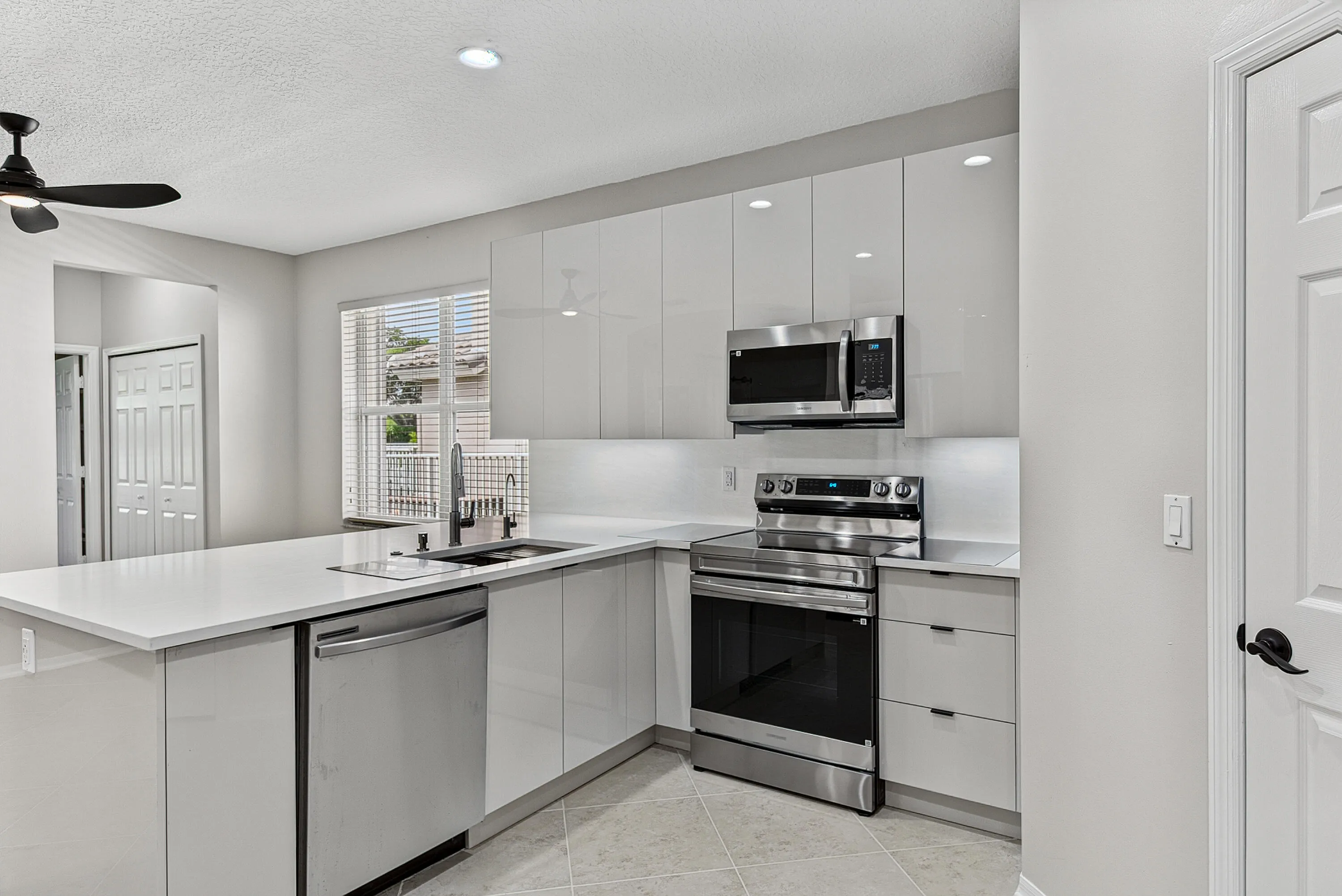 Kitchen/ with stainless steel appliances