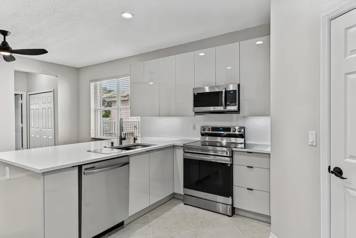Kitchen/ with stainless steel appliances