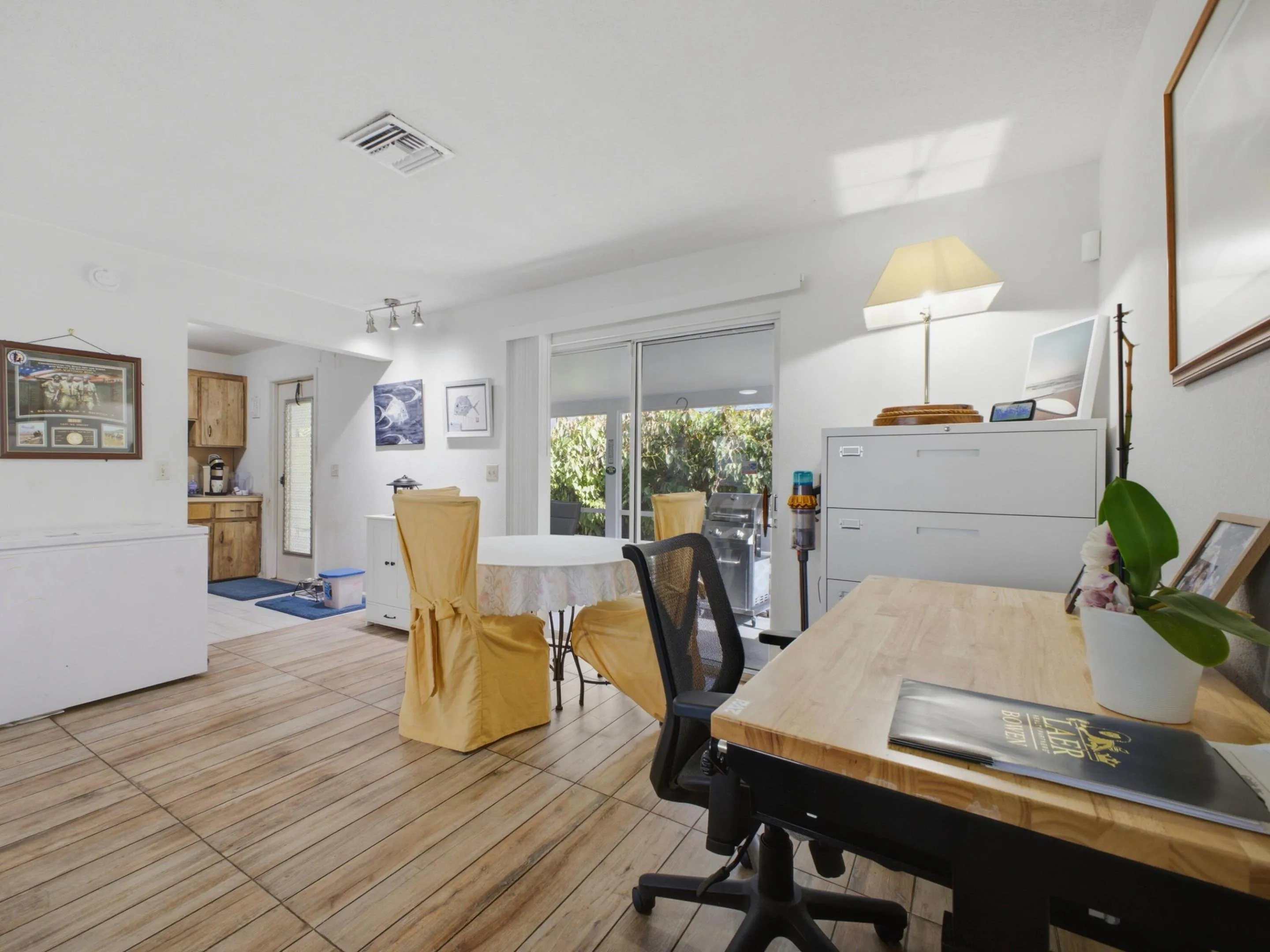 Dining to Kitchen
