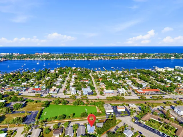 2 blocks from intracoastal