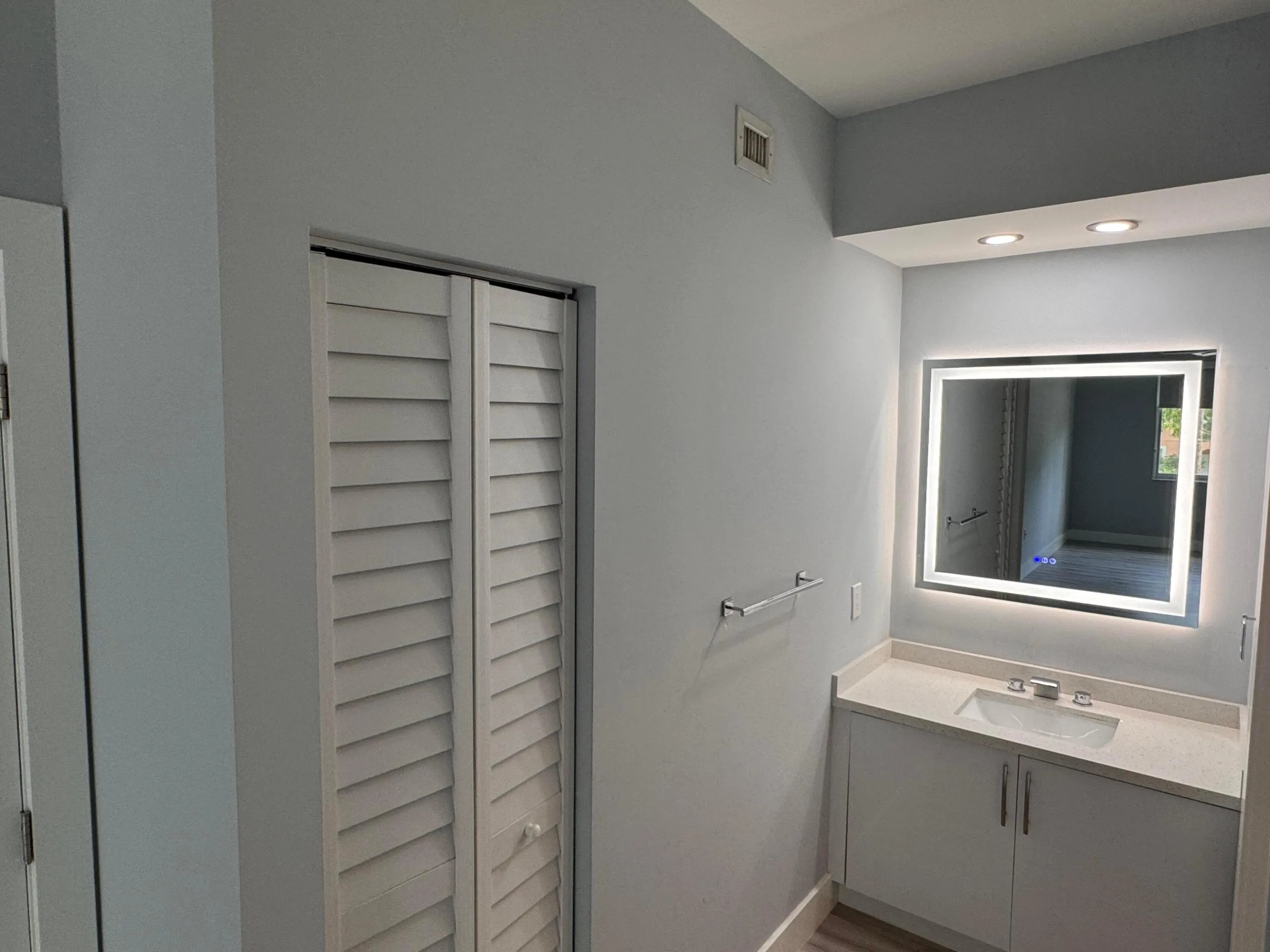 MB VANITY AREA