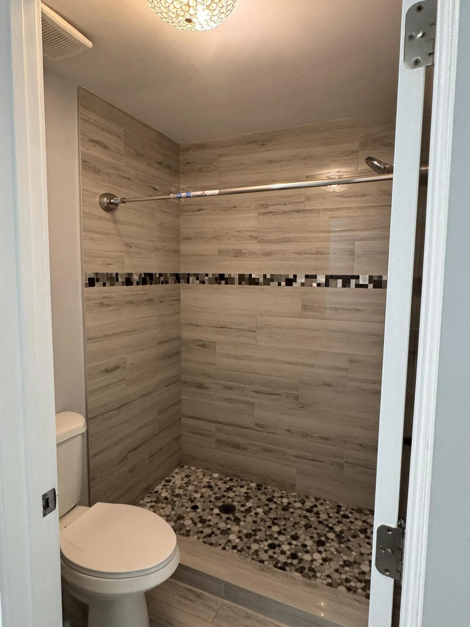 SEPARATE TOILET AND SHOWER ROOM