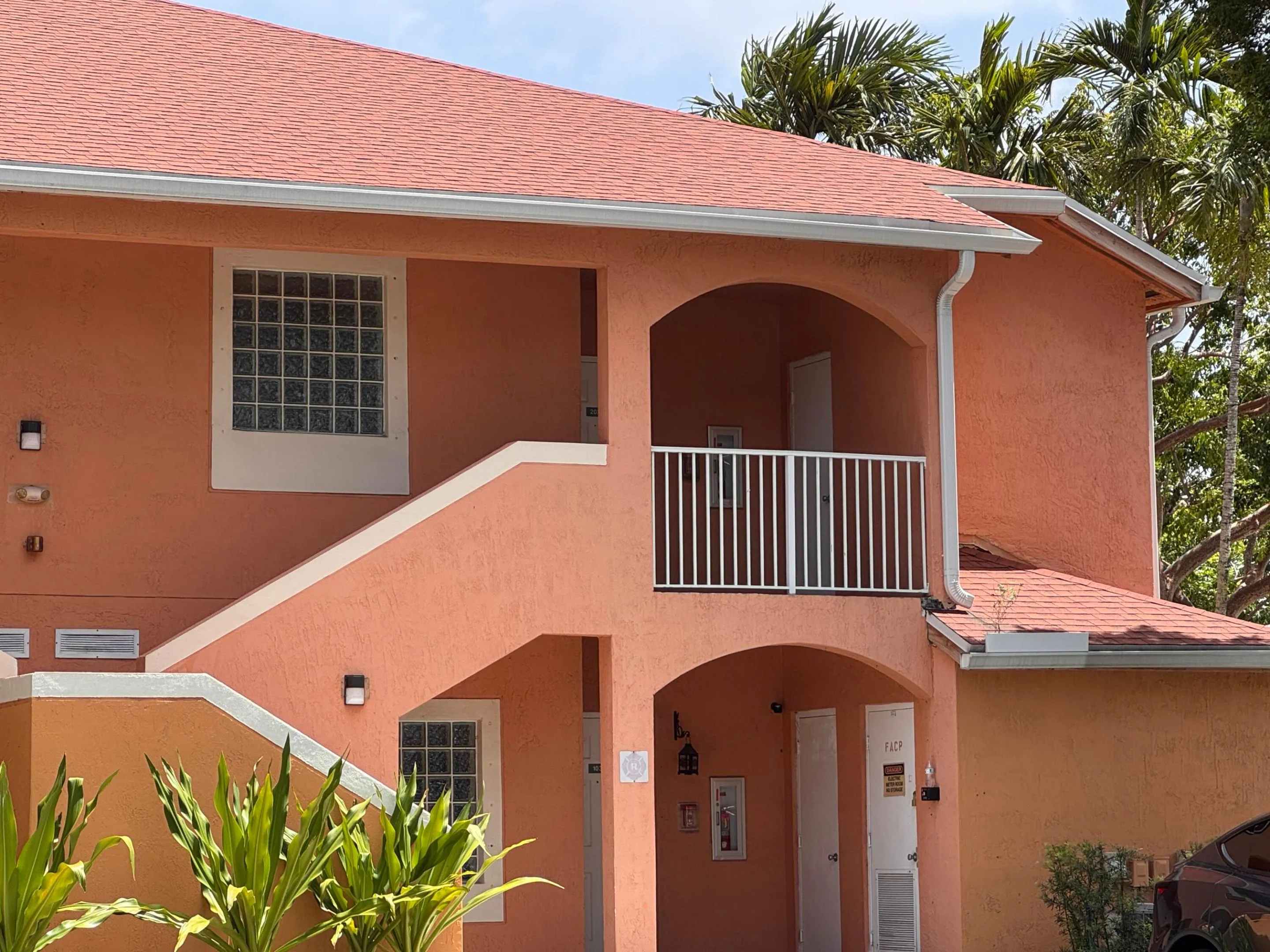 STAIR CASE TO UNIT EXCLUSIVE ACCESS