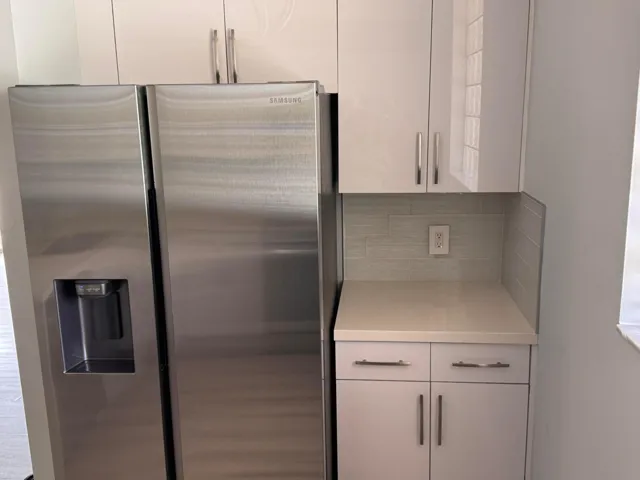 SAMSUNG APPLIACES REF W/ ICE MAKER