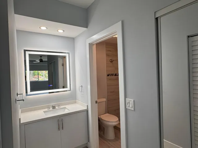 MASTER BATH AREA