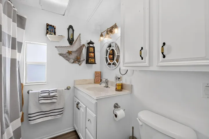 Guest​​‌​​​​‌​​‌‌​‌‌​​​‌‌​‌​‌​‌​​​‌​​ Bathroom1