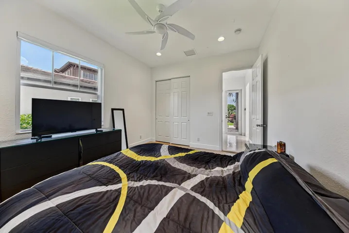 Leading to Bedroom/Office