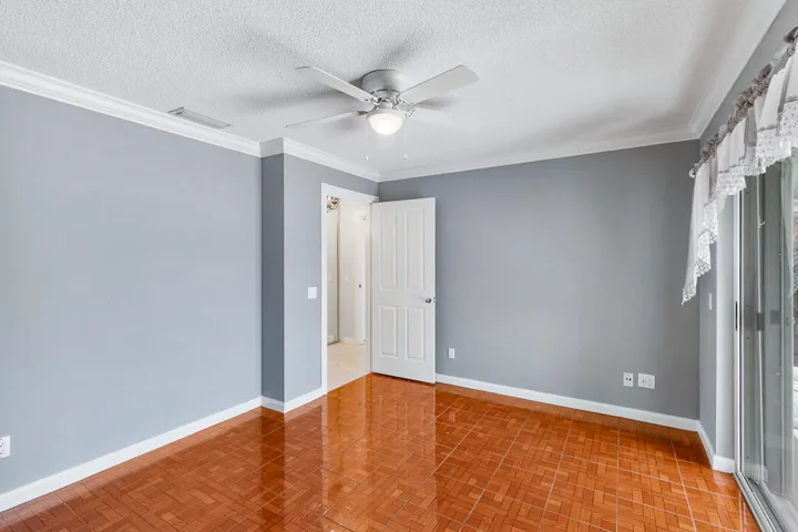 1220 NW Sun Terrace Circle-45
