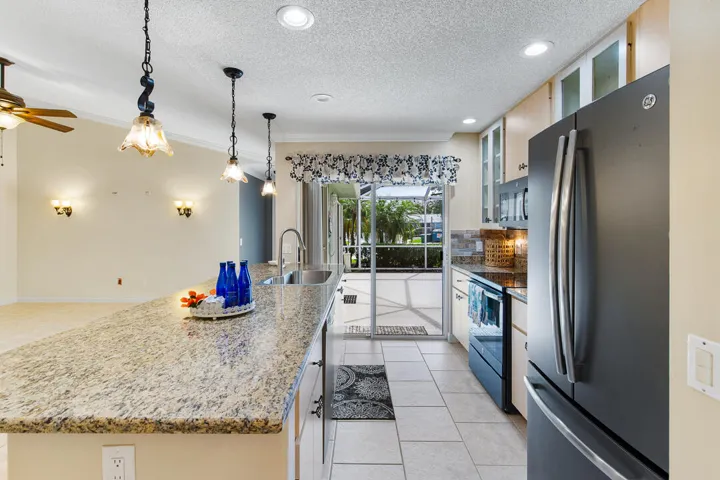 1220 NW Sun Terrace Circle-32