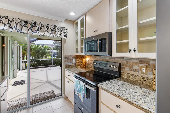 1220 NW Sun Terrace Circle-33