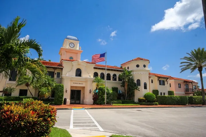 riverwalk_townhall_2