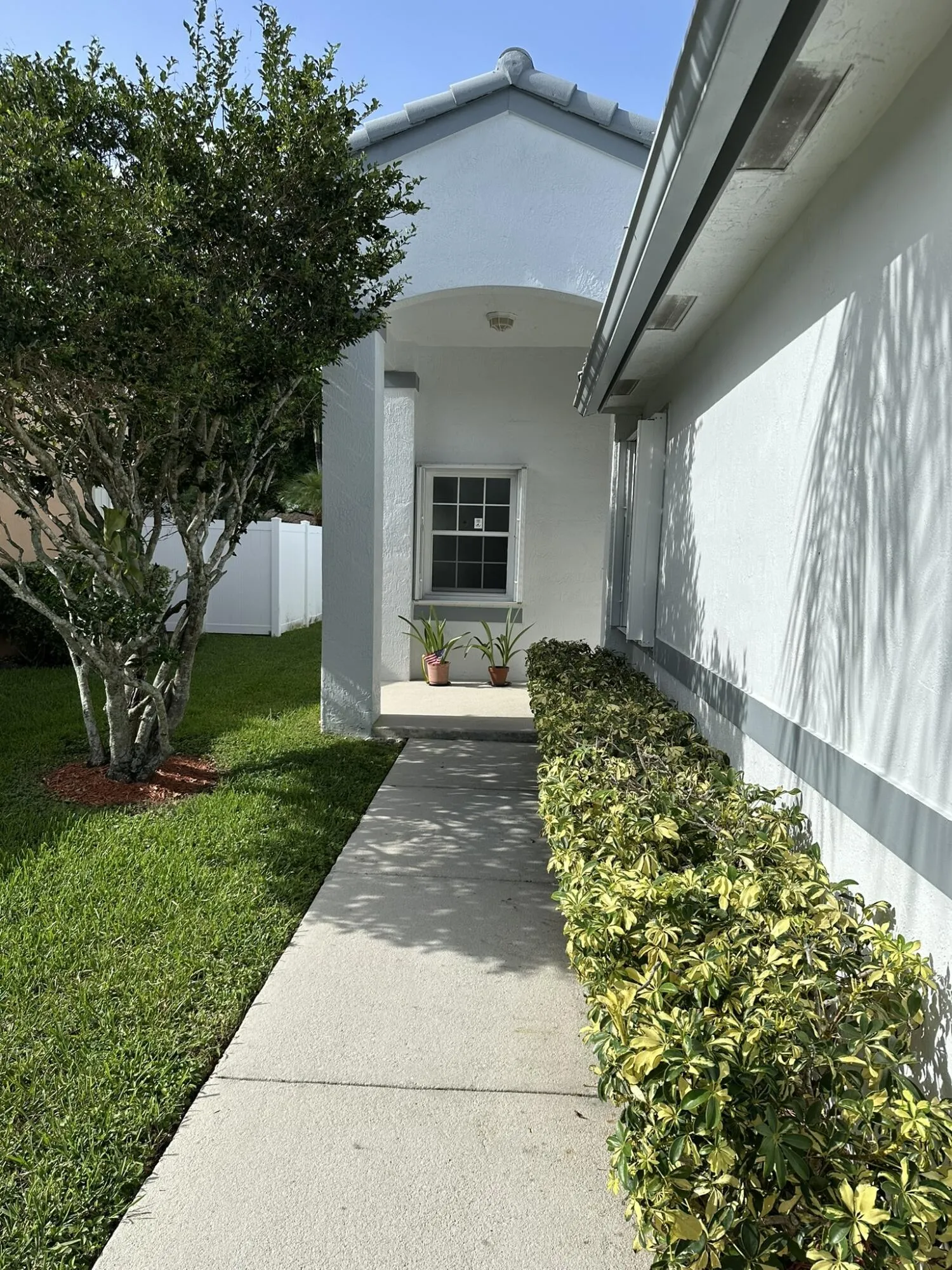 Mogel entrance 2