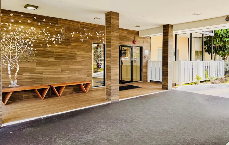 Beautiful covered valet area for unloading/pickup