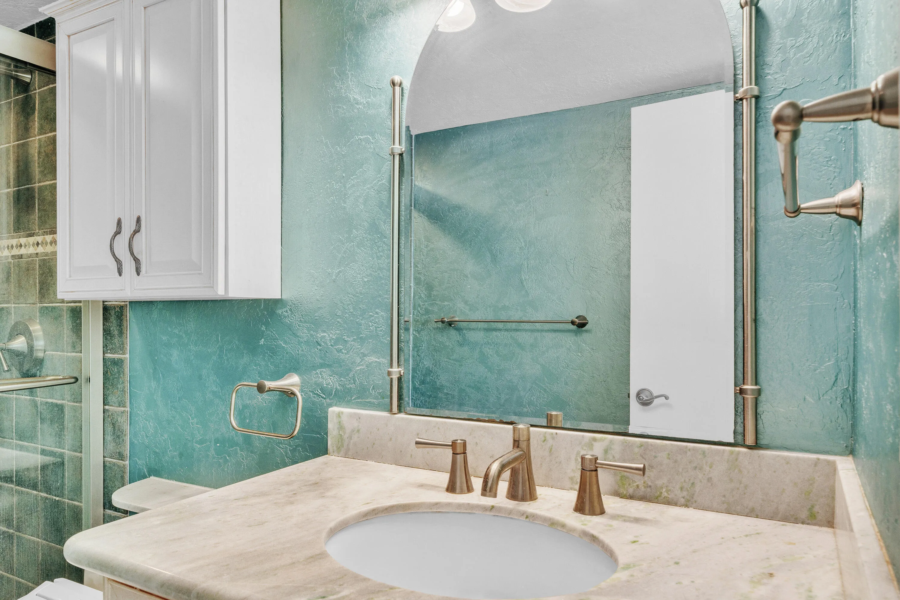18 Primary Bathroom (2)