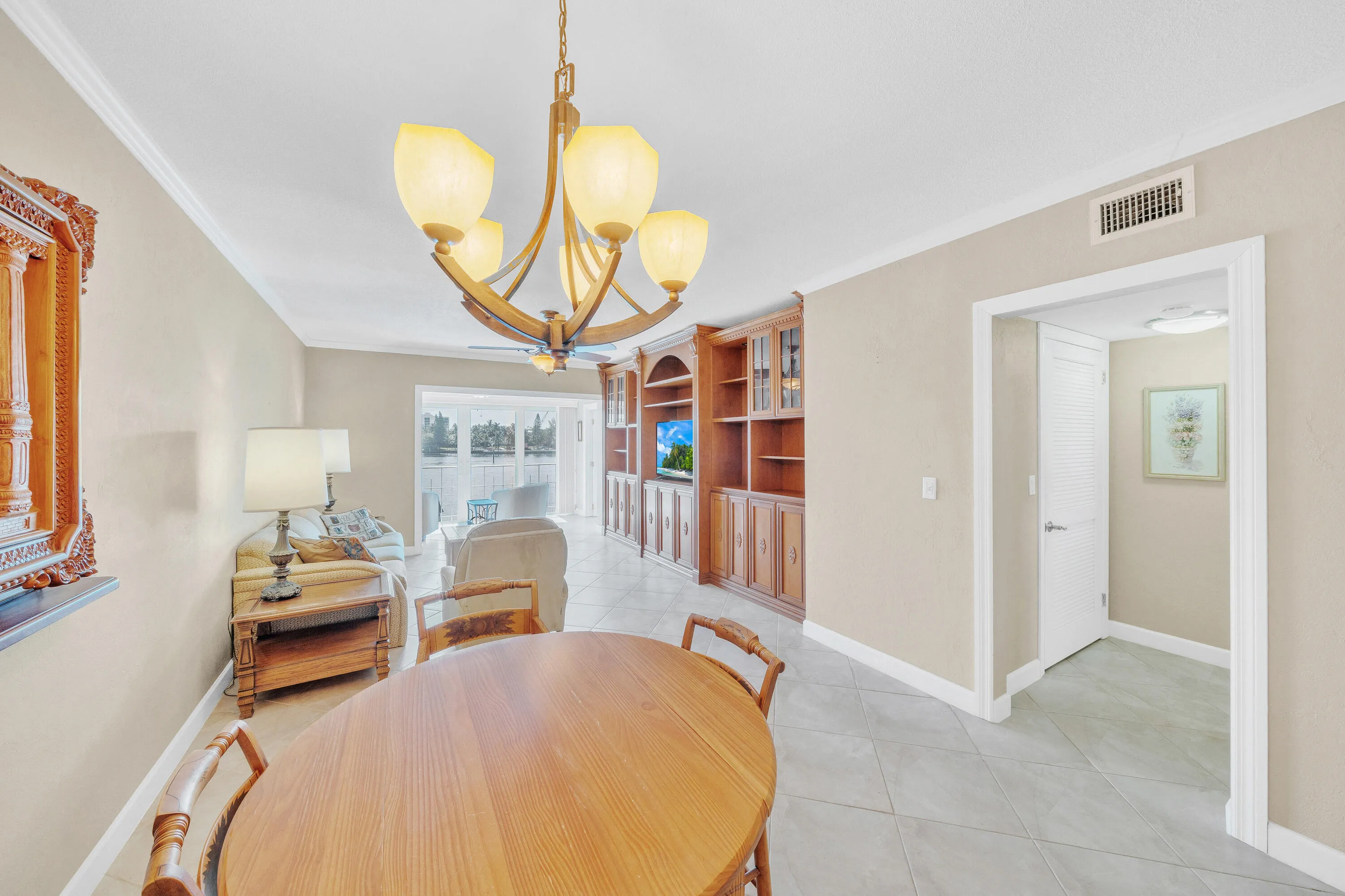 7 Dining Area