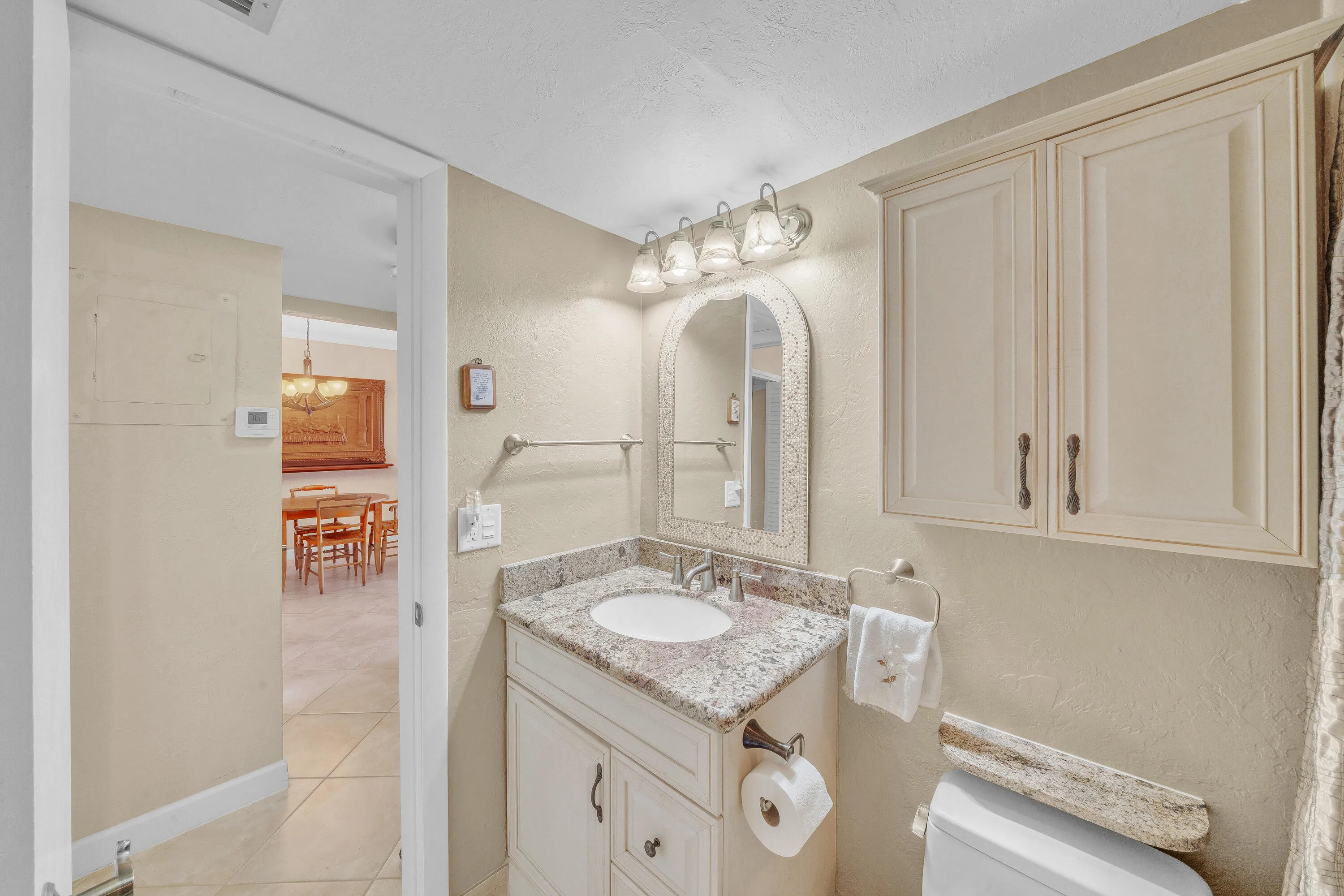 10 Guest Bathroom (4)