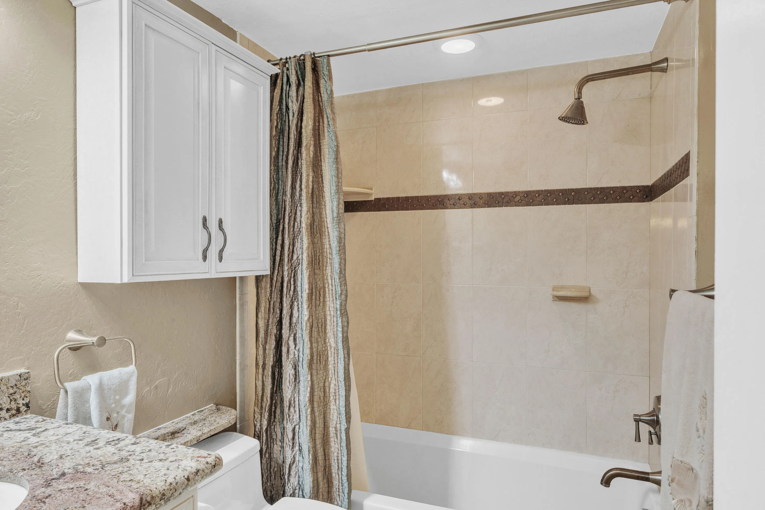 10 Guest Bathroom (3)