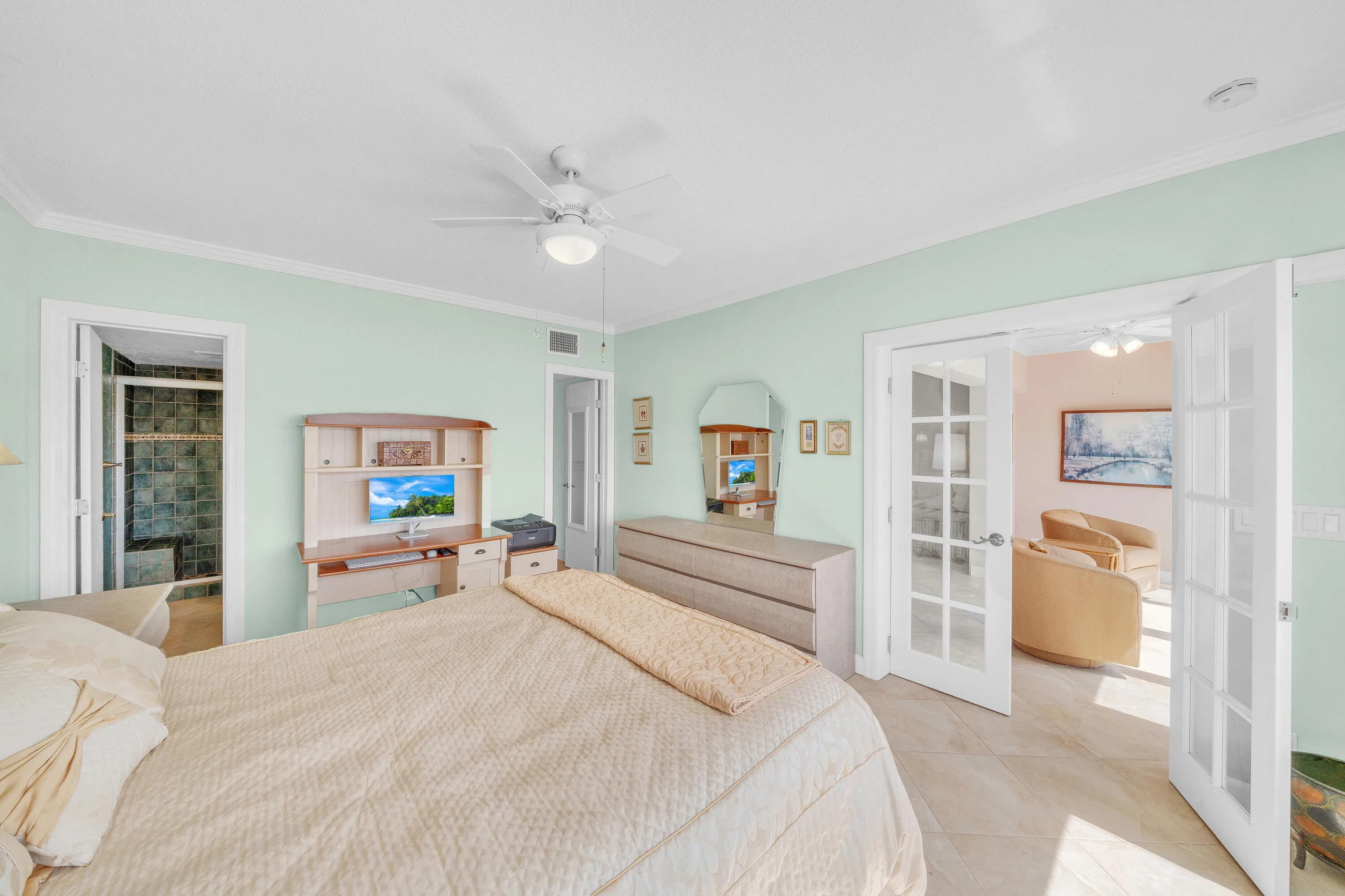 21 Primary Bedroom (3)