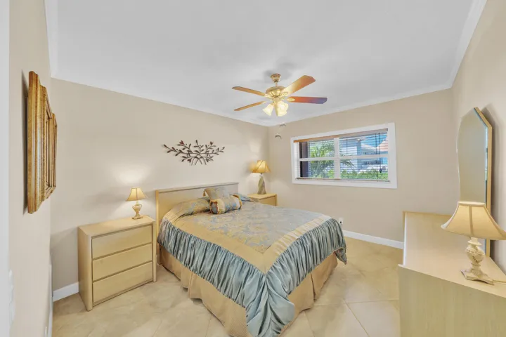 9 Guest Bedroom (1)