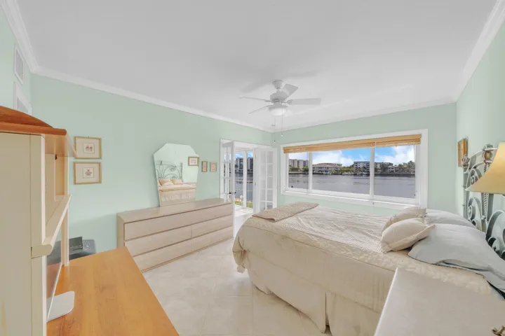 19 Primary Bedroom