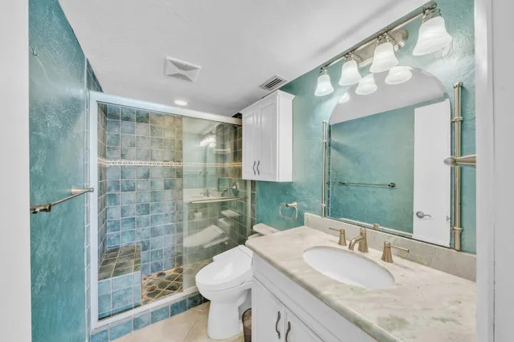 18 Primary Bathroom (1)