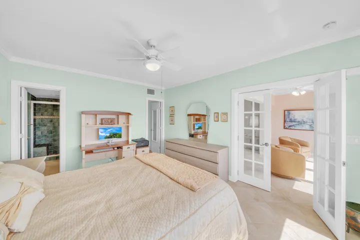 21 Primary Bedroom (3)