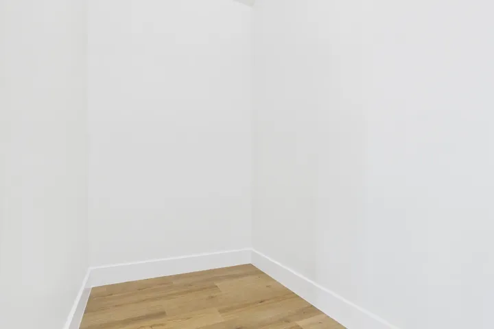 Walk-In​​‌​​​​‌​​‌‌​‌‌​​​‌‌​‌​‌​‌​​​‌​​ Closet