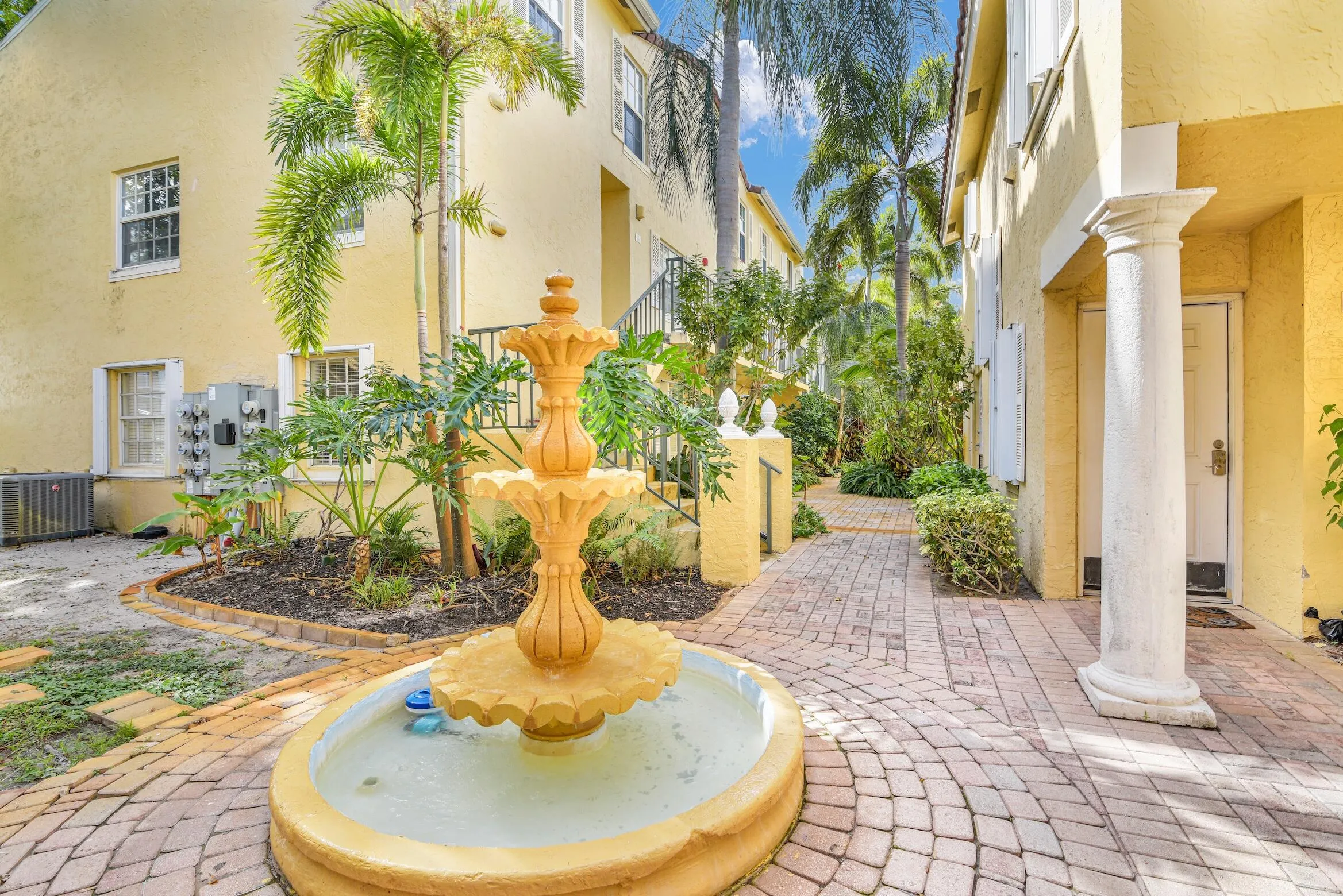 1030 Lake Shore Dr 103 West Palm Beach -