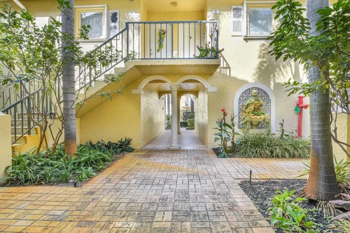 1030 Lake Shore Dr 103 West Palm Beach -