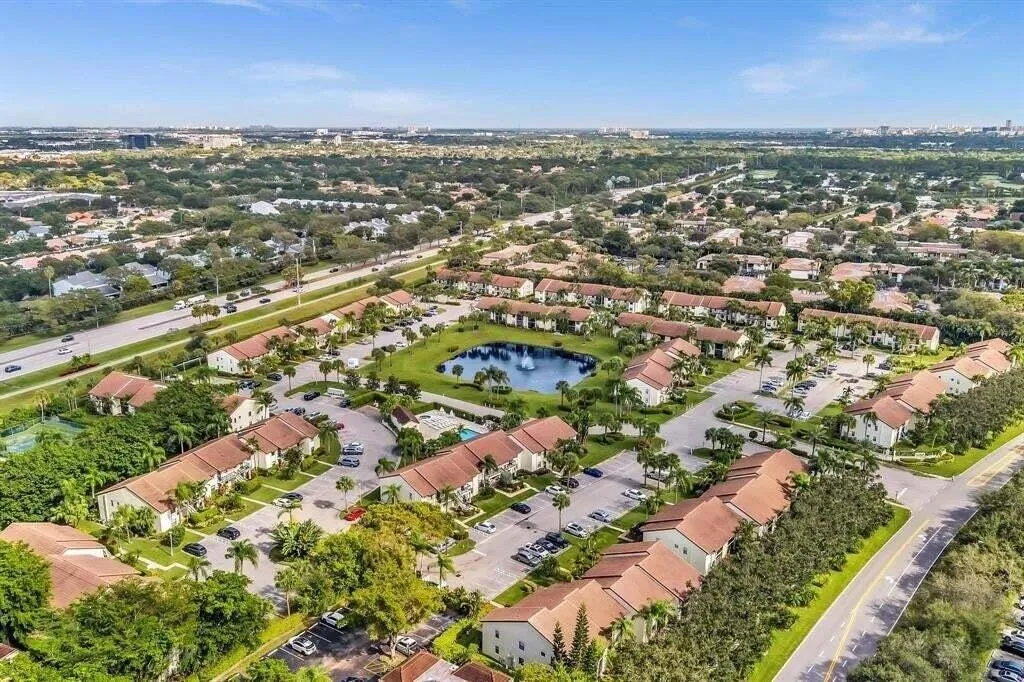 Great central Boca location!