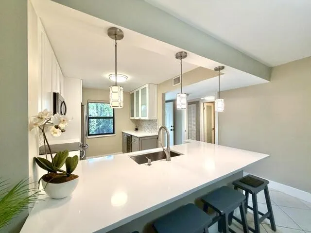 Attractive white quartz tops