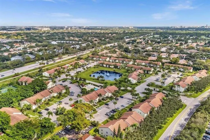 Great central Boca location!