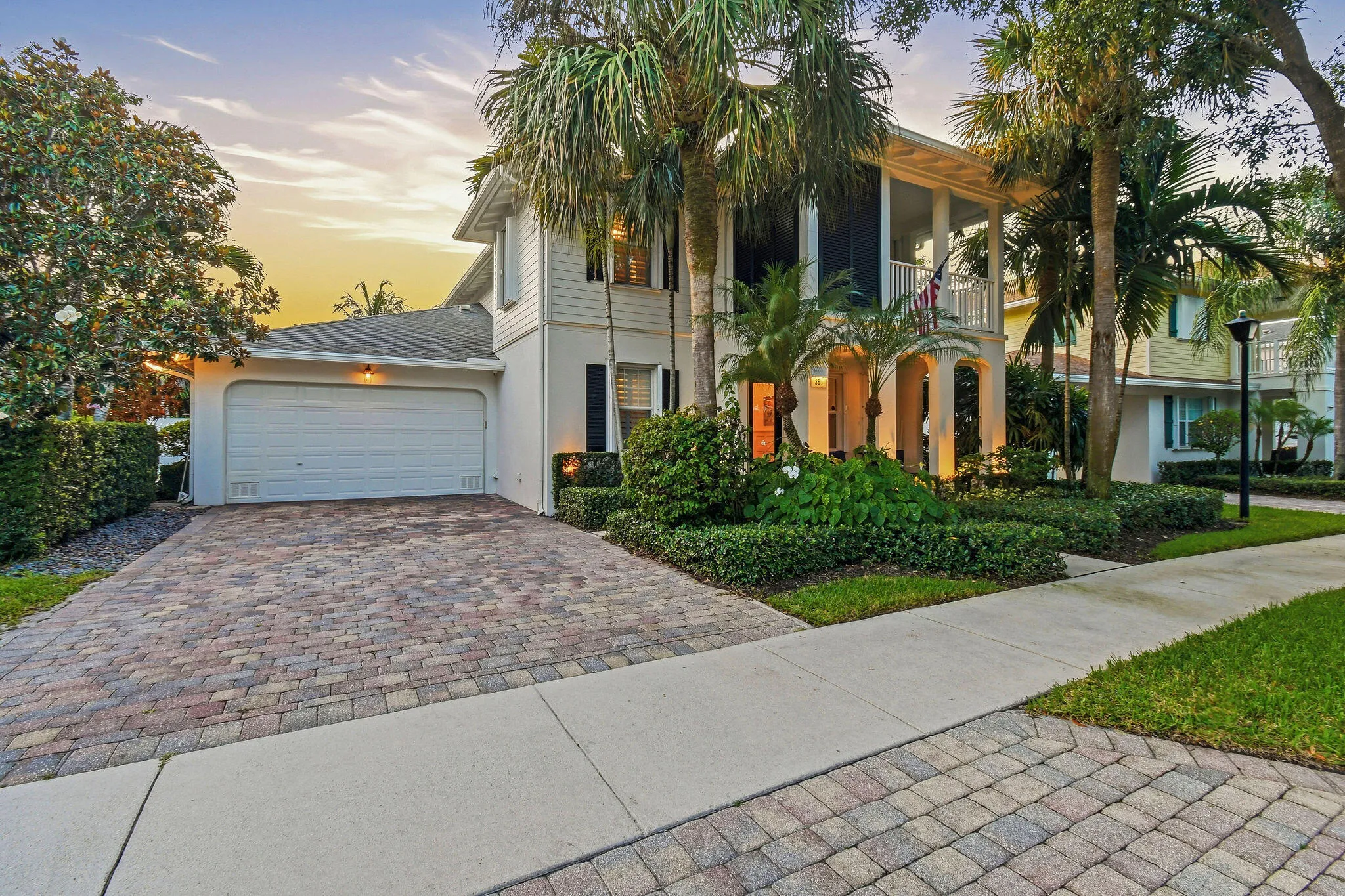 350CaravelleDr-Twilights(1)