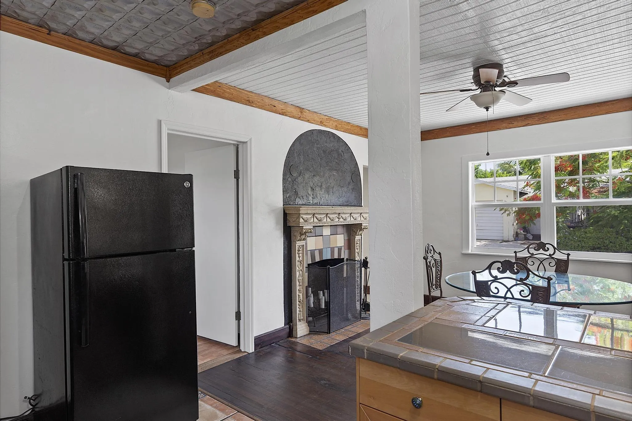 615 7th ave N - - 020