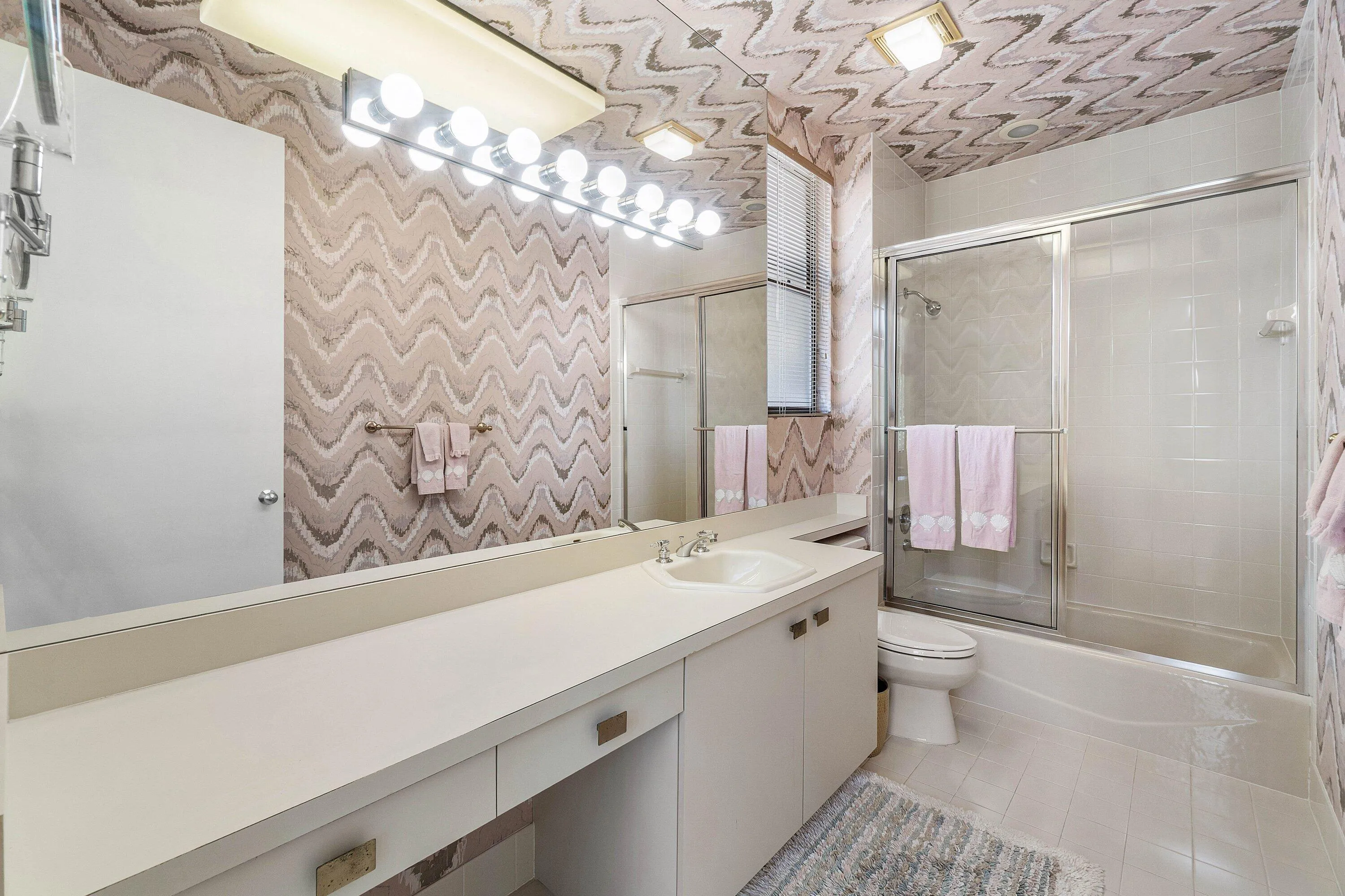 Ensuite to Den / potential 4th Bedroom