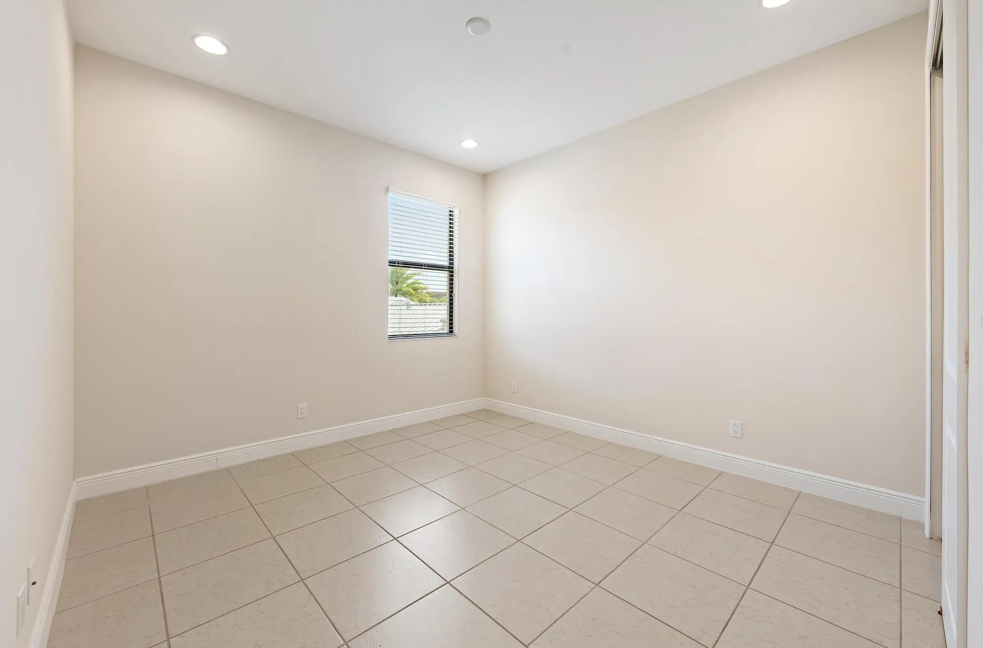 8023 Hobbes Wy-37
