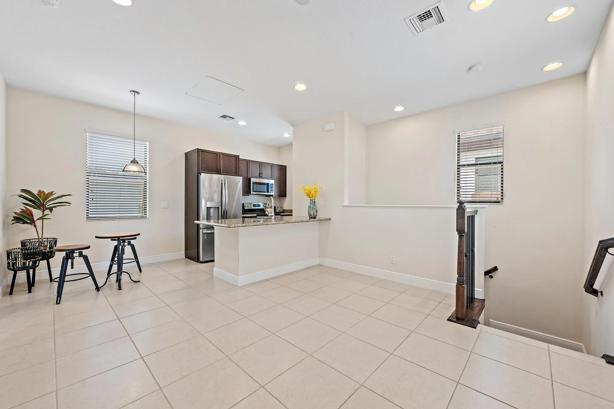 8023 Hobbes Wy-32