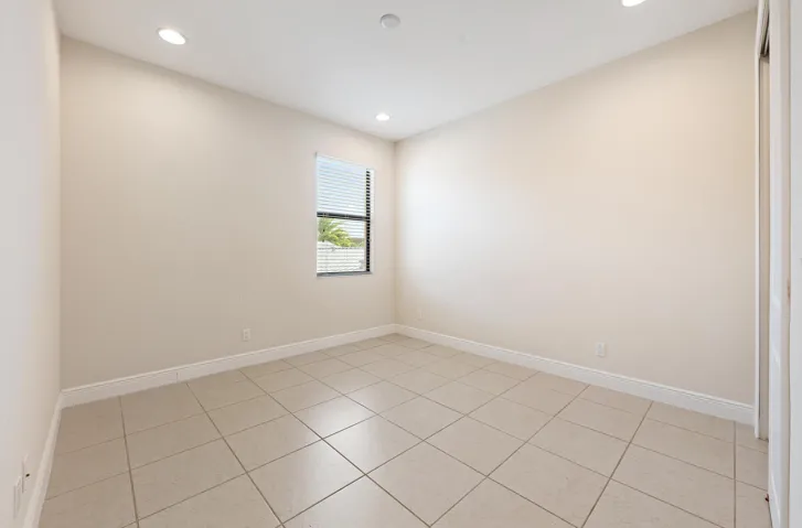 8023 Hobbes Wy-37